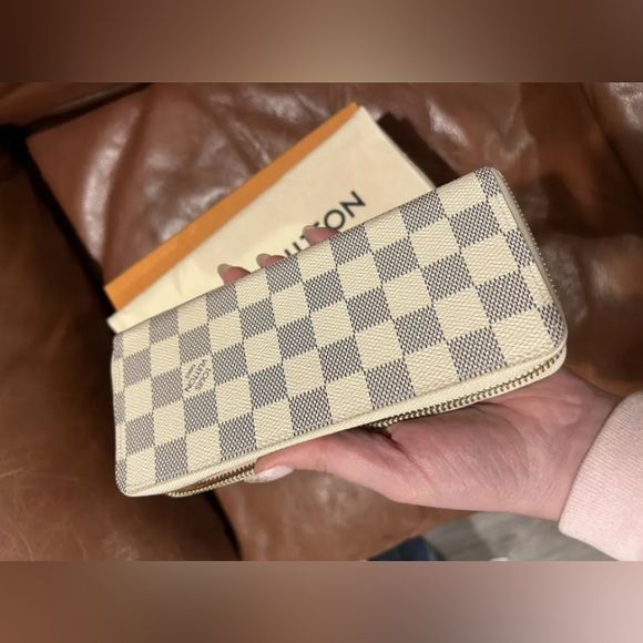 Louis Vuitton Clémence Wallet - Picture 1 of 8